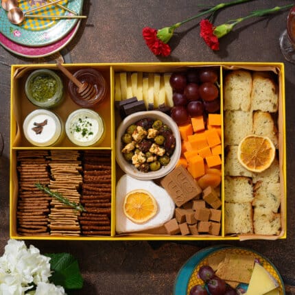 Festive Collection - 'Cheesewali Diwali' Platter (Serves 5-6 People)